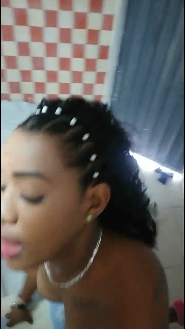Black Girl Gives It To Me For A 14 CHICKEN... SAYS SHE HAS NEVER GIVEN THE ASS AND THAT SHE IS A